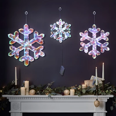 LuxenHome 3-Piece Snowflake Holiday Decoration Set With Battery-Operated Lights Clear 2 LuxenHome 3-Piece Snowflake Holiday Decoration Set With Battery-Operated Lights Clear - Image 2